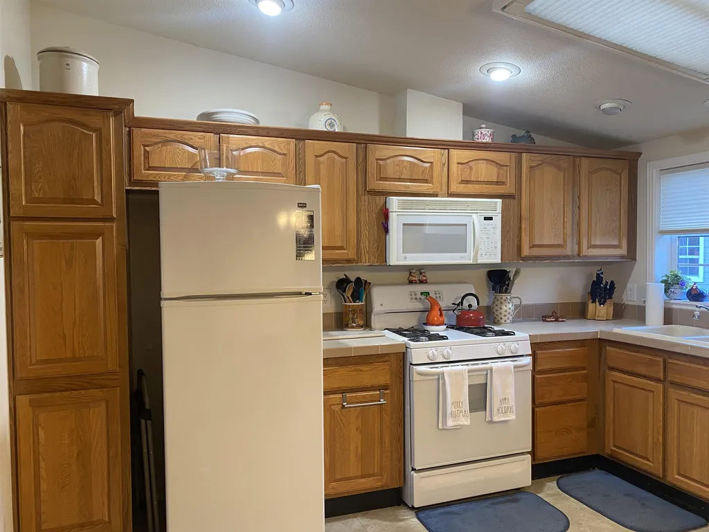 36 Sunset Way Manchester NH 03104