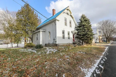 24 Manchester Street Pittsfield NH 03263