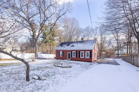 3 Grove Street Derry NH 03038