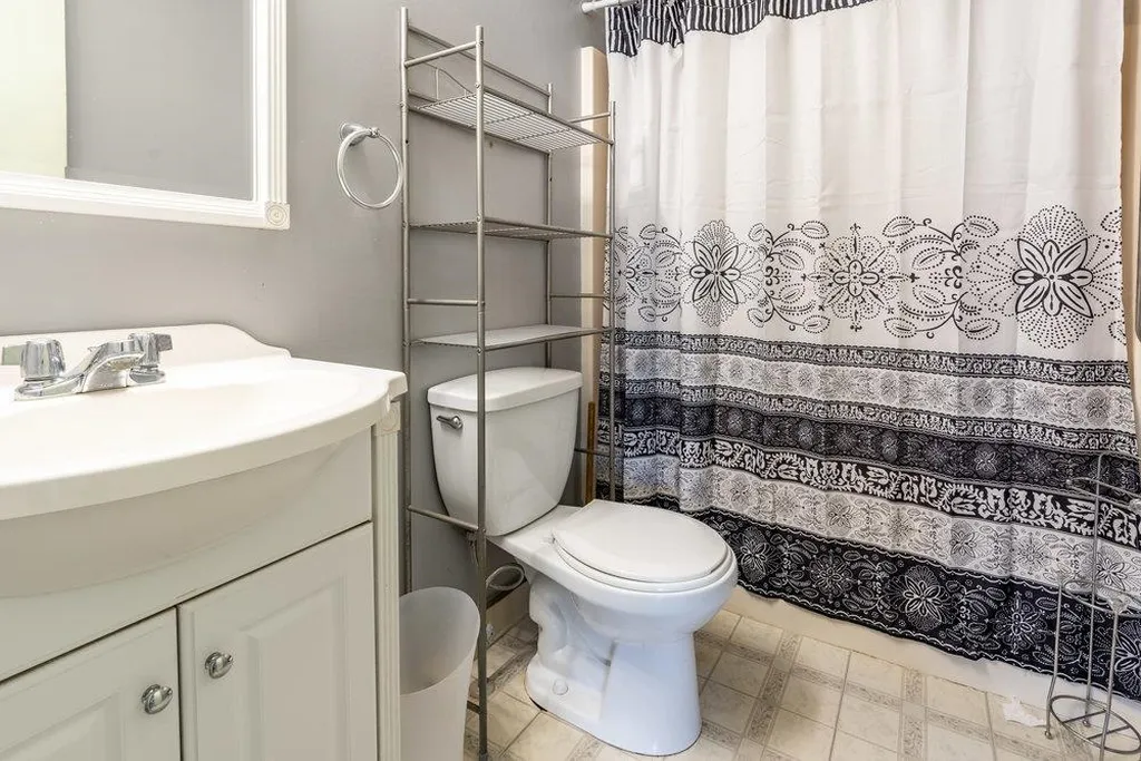 17 Lita Lane Newmarket NH 03857