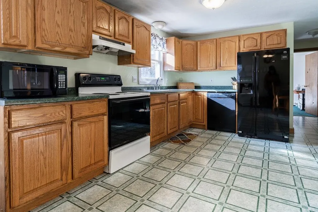 17 Lita Lane Newmarket NH 03857