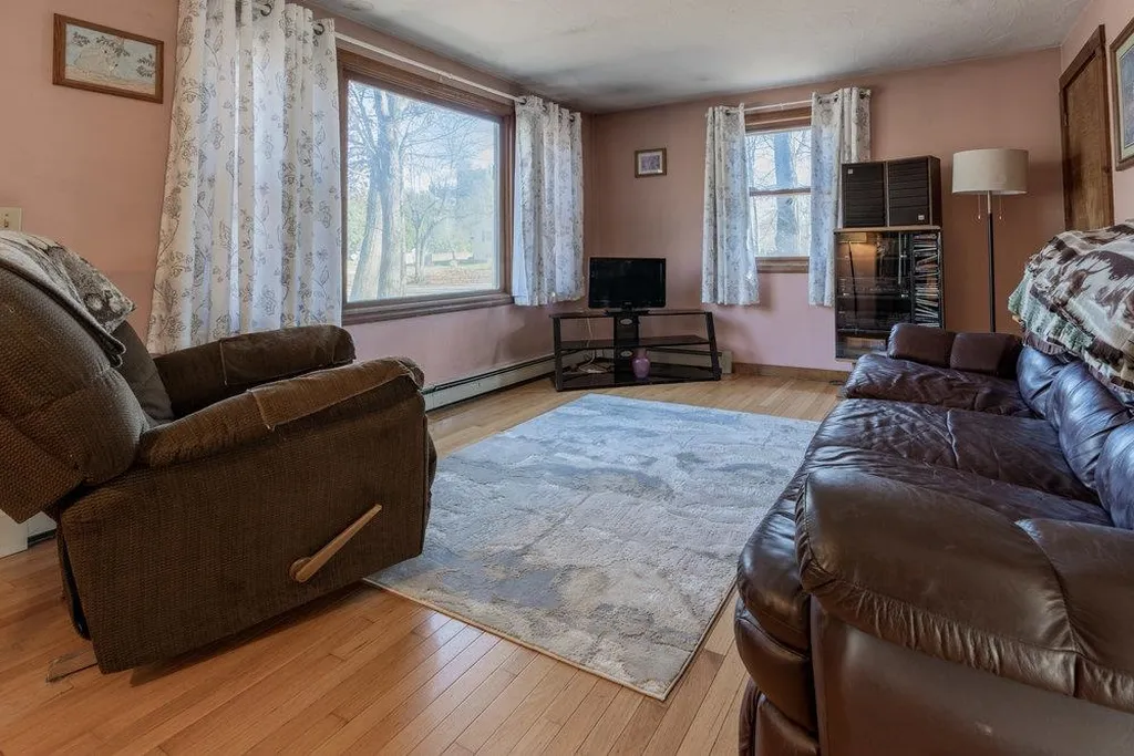 17 Lita Lane Newmarket NH 03857