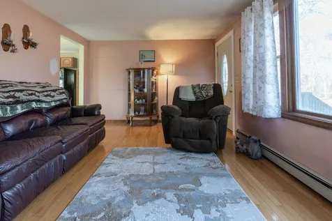 17 Lita Lane Newmarket NH 03857