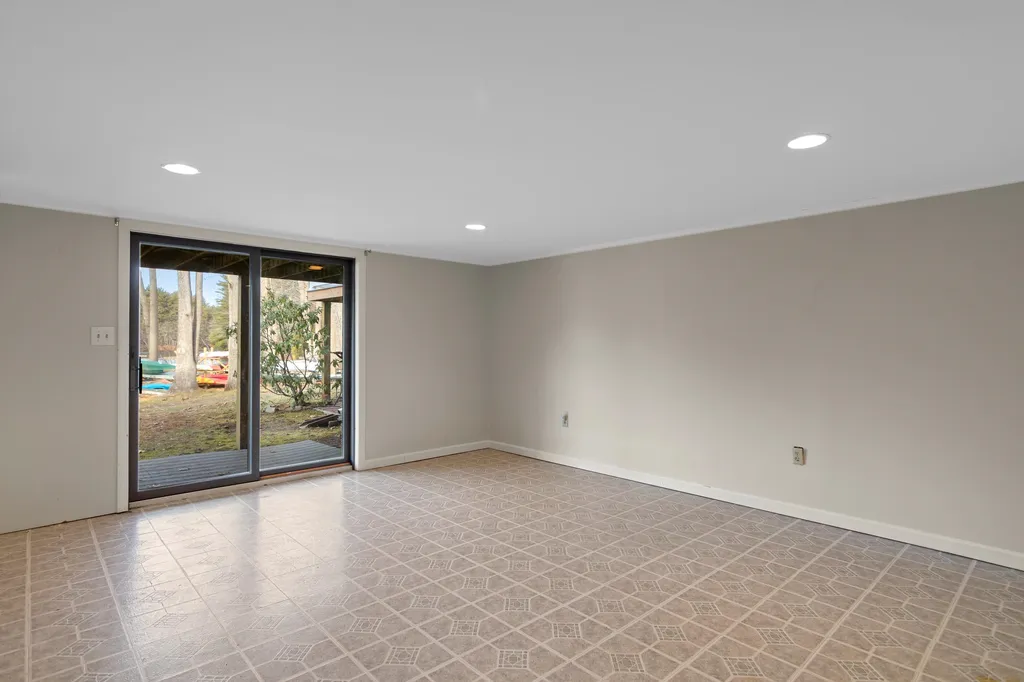 1306 Piscassic Street Newmarket NH 03857
