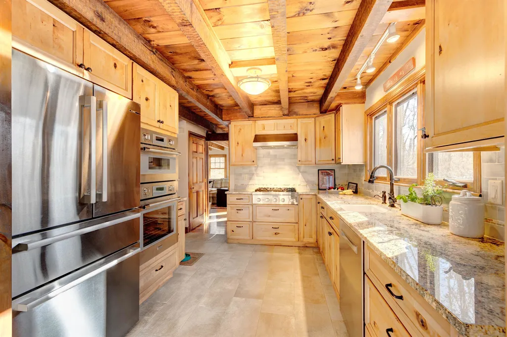 16 Vere Royce Road Tuftonboro NH 03816