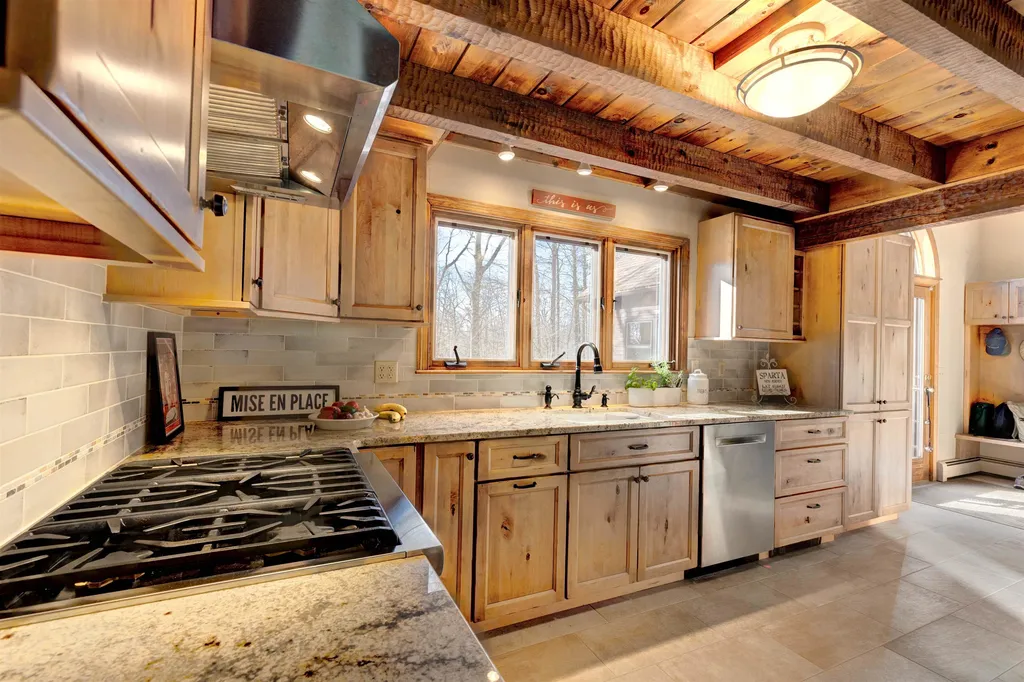 16 Vere Royce Road Tuftonboro NH 03816