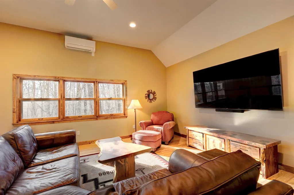 16 Vere Royce Road Tuftonboro NH 03816