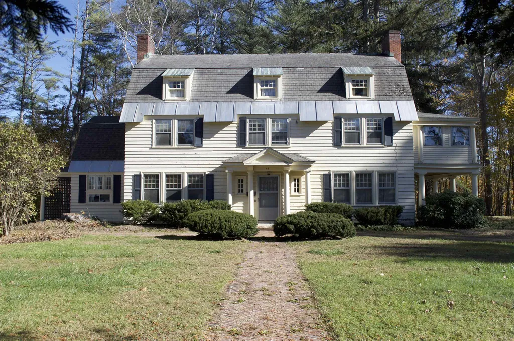 43 Summit Road Newport NH 03773