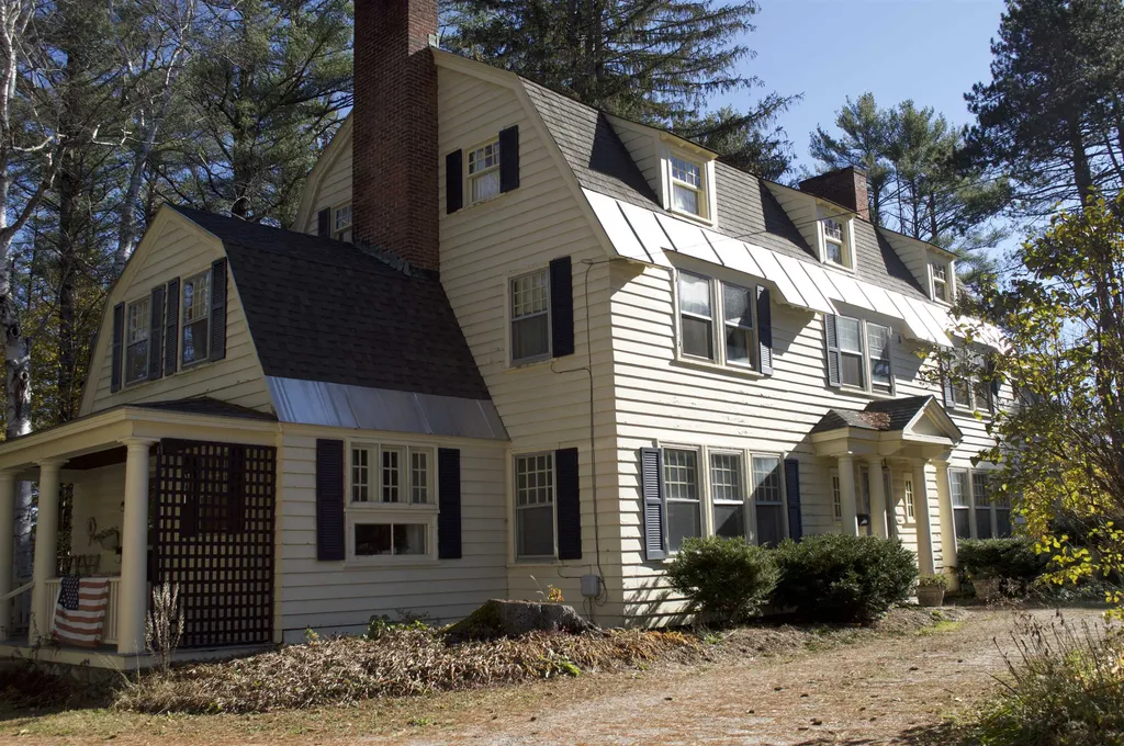 43 Summit Road Newport NH 03773