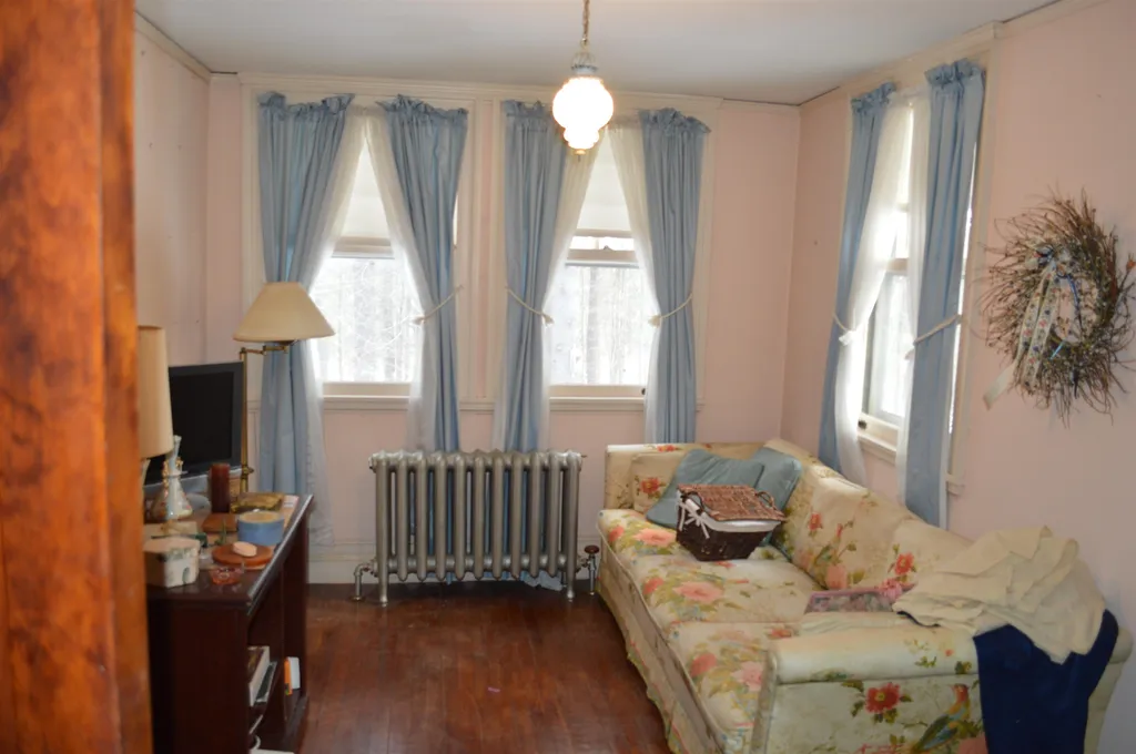 43 Summit Road Newport NH 03773