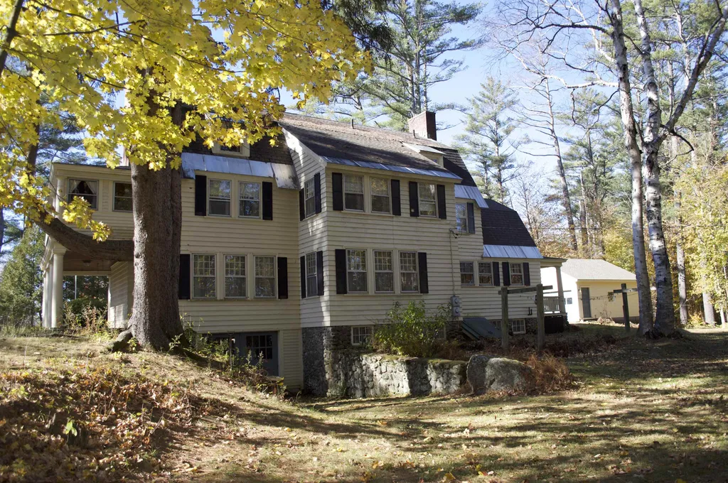 43 Summit Road Newport NH 03773