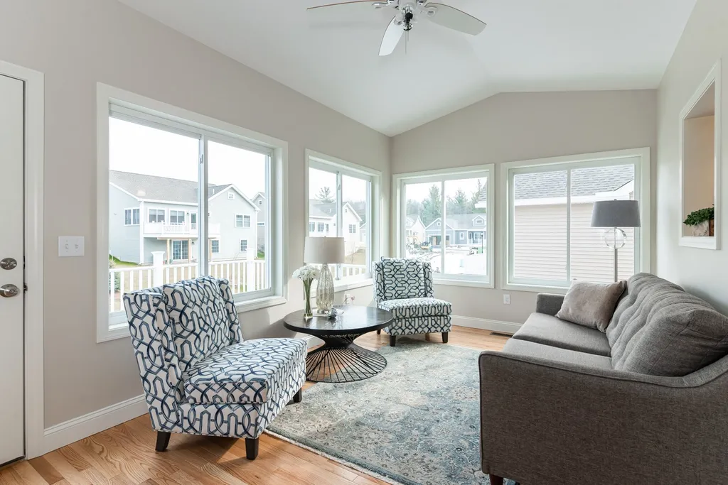 12 Townsend Place Merrimack NH 03054
