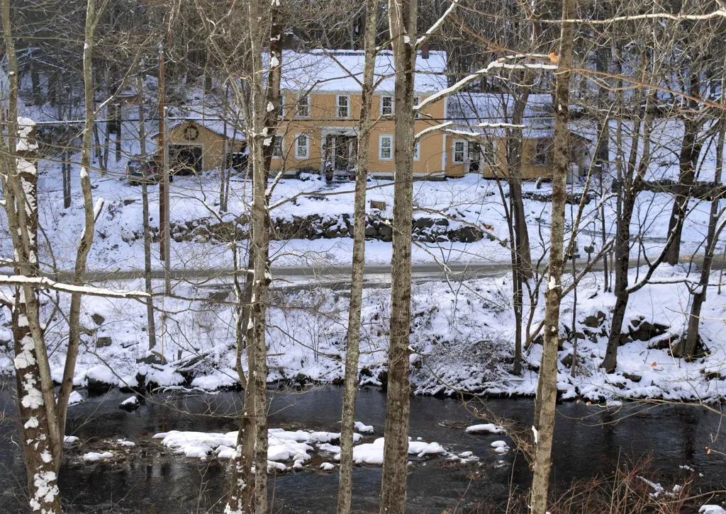 11 Water Street Bradford NH 03221