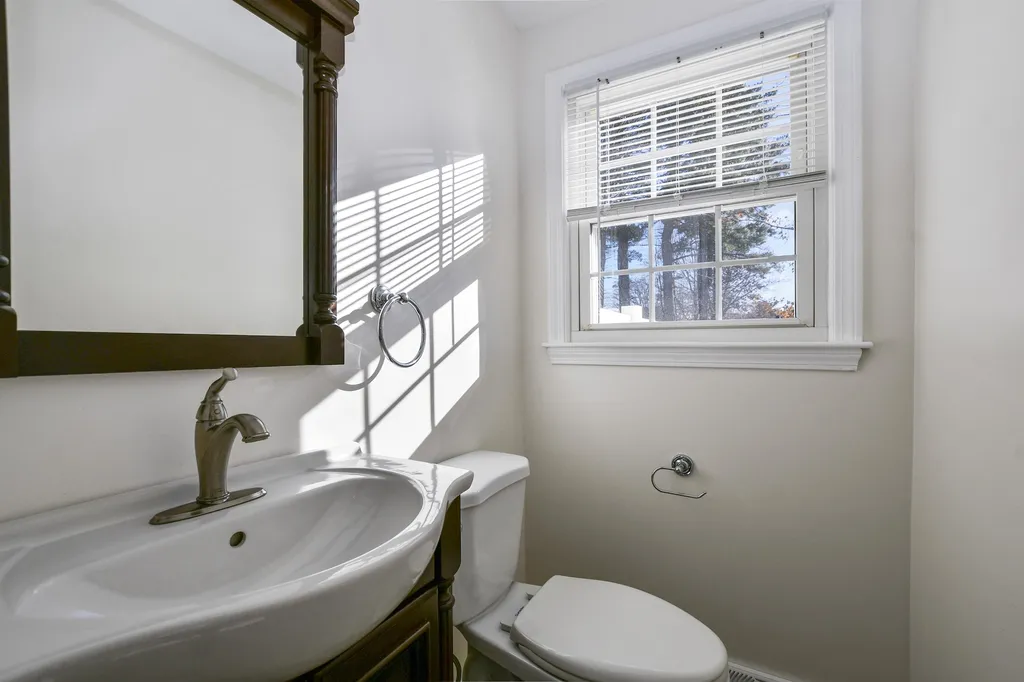 206-208 Kinsley Street Nashua NH 03060