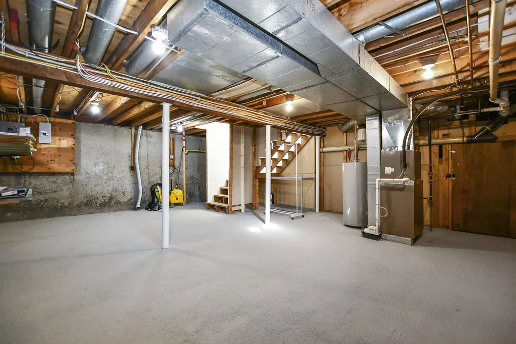 206-208 Kinsley Street Nashua NH 03060