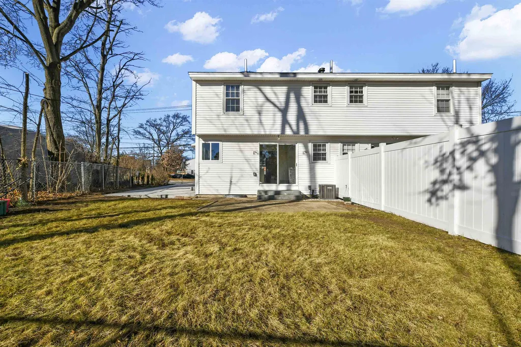 206-208 Kinsley Street Nashua NH 03060