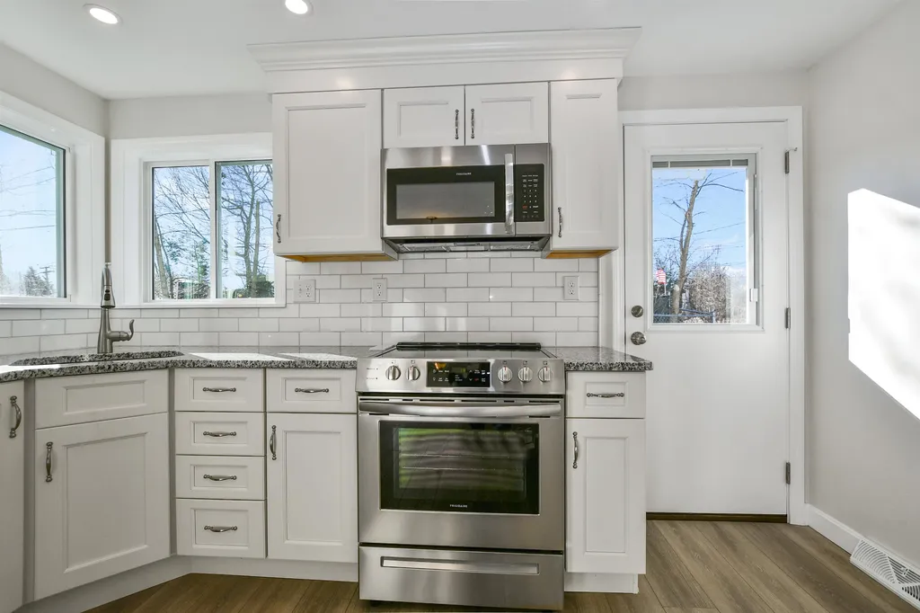 206-208 Kinsley Street Nashua NH 03060