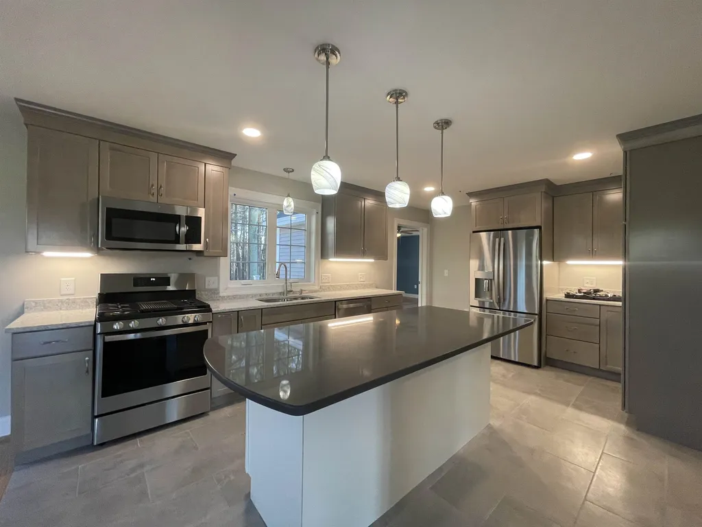27 Luna Circle Somersworth NH 03878