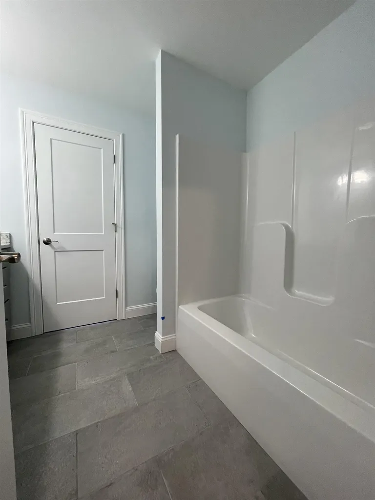 27 Luna Circle Somersworth NH 03878
