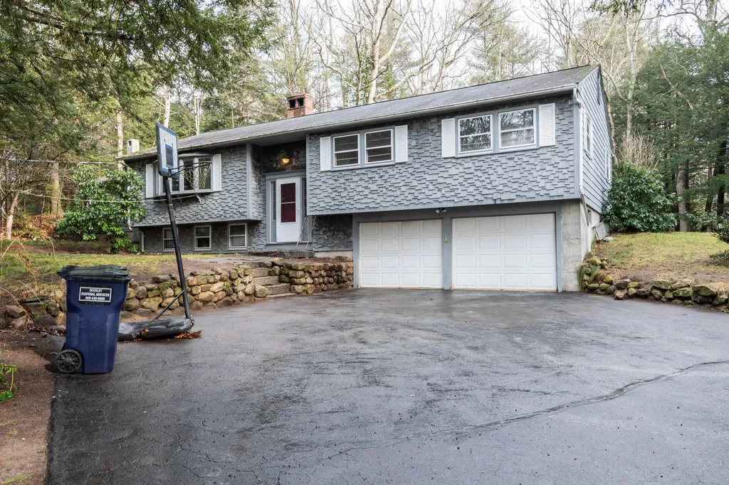30 Dream Lake Drive Amherst NH 03031