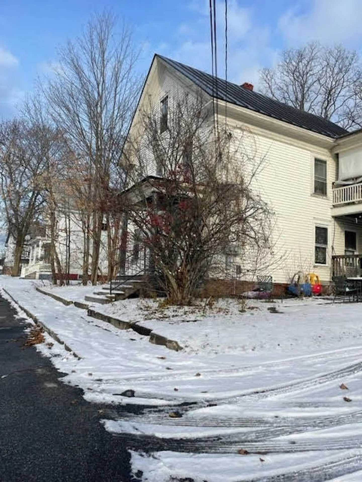14 Spruce Avenue Claremont NH 03743