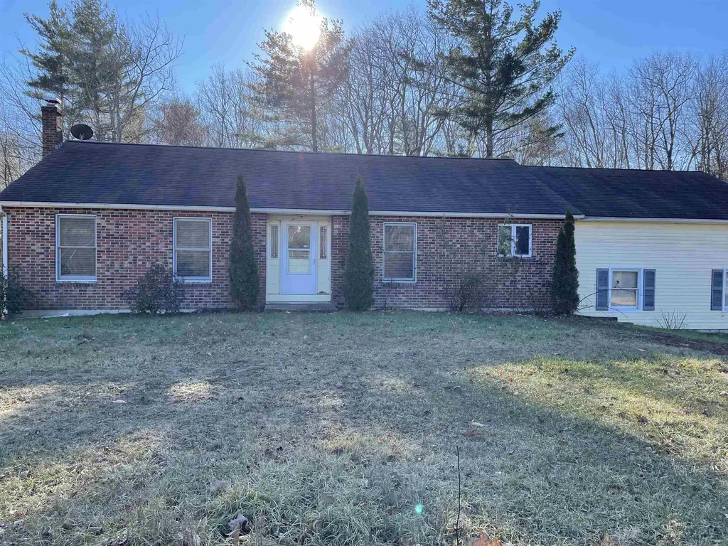 30 Mast Road Barrington NH 03825