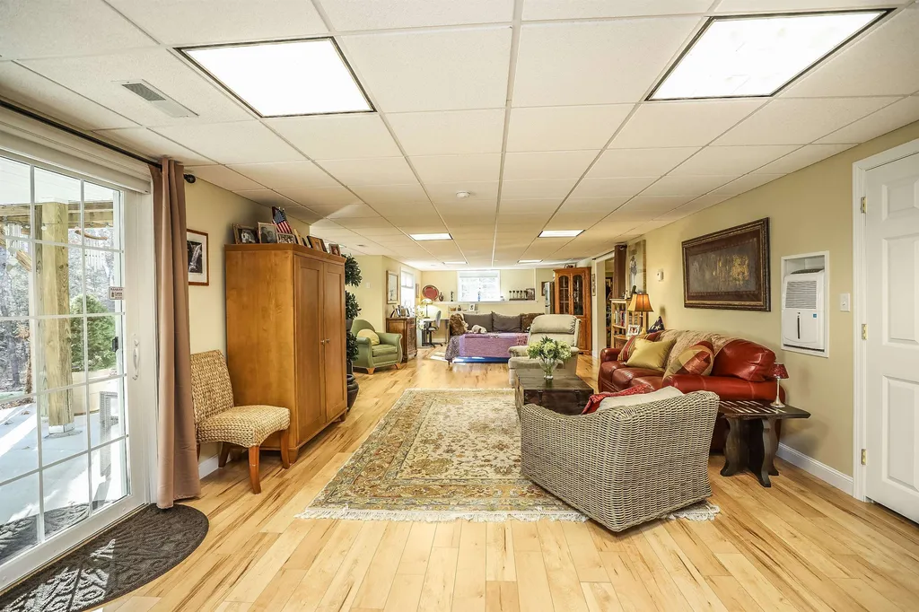 73 Blueberry Drive Manchester NH 03102