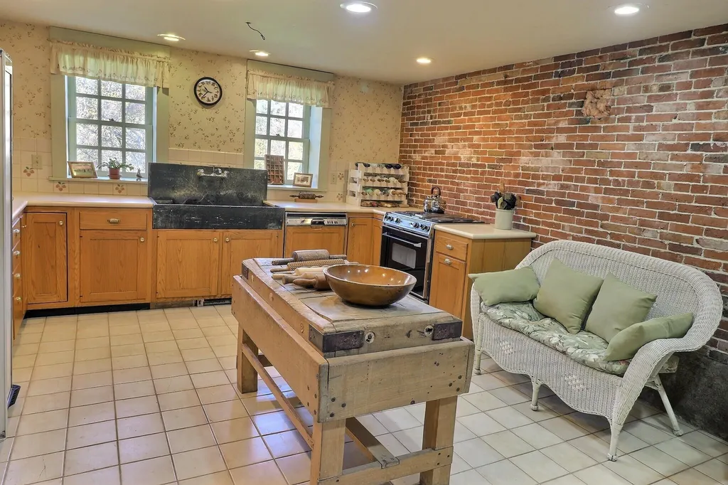379 Kearsarge Valley Road Sutton NH 03260