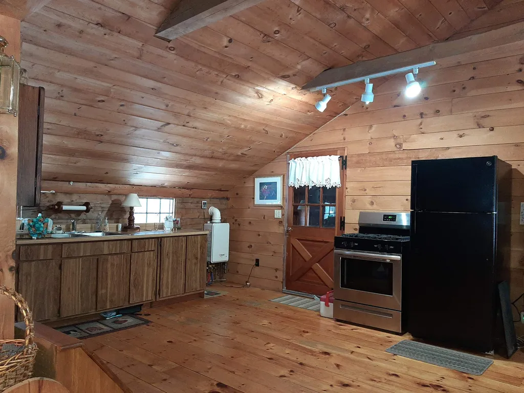 12 Britt Road Pittsburg NH 03592