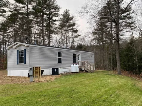 28 Roberts Road Barrington NH 03825