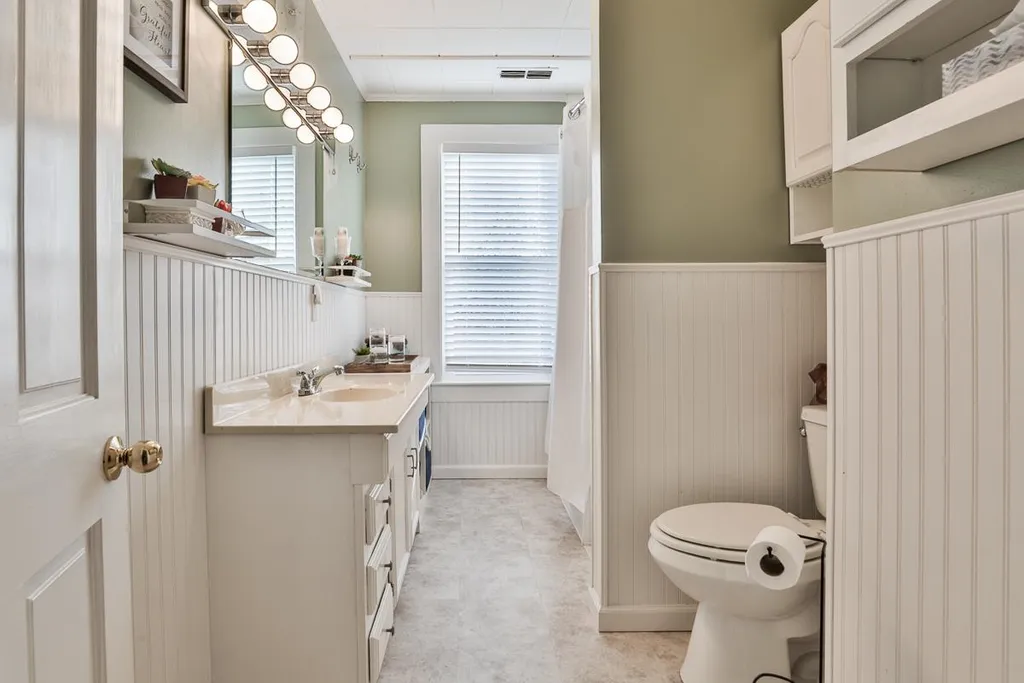 79 Whitney Street Nashua NH 03064
