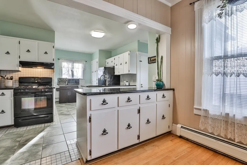 79 Whitney Street Nashua NH 03064