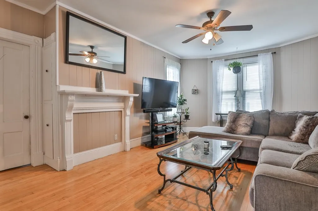 79 Whitney Street Nashua NH 03064