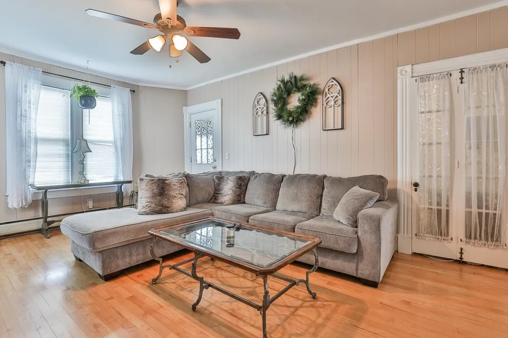 79 Whitney Street Nashua NH 03064