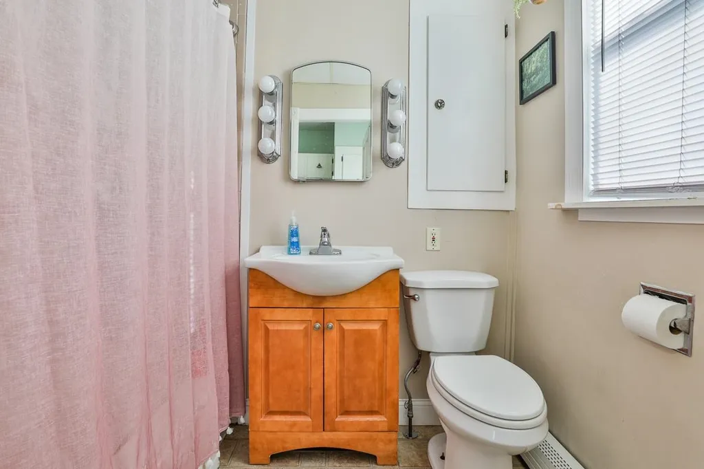 79 Whitney Street Nashua NH 03064