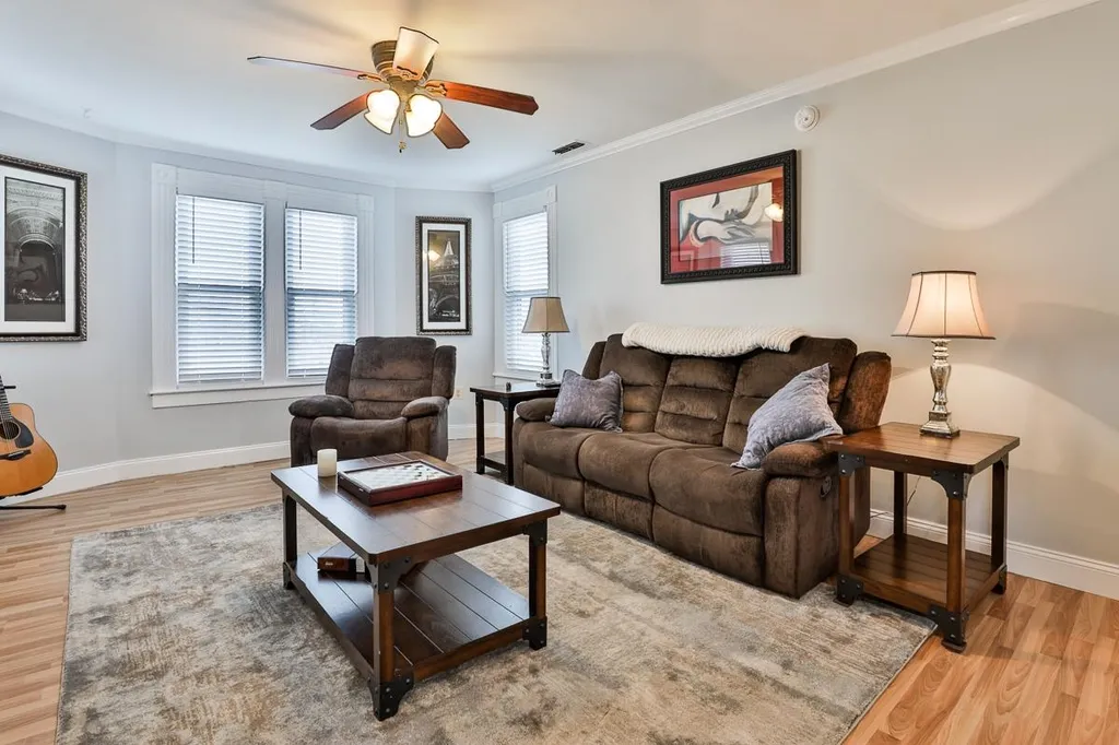 79 Whitney Street Nashua NH 03064
