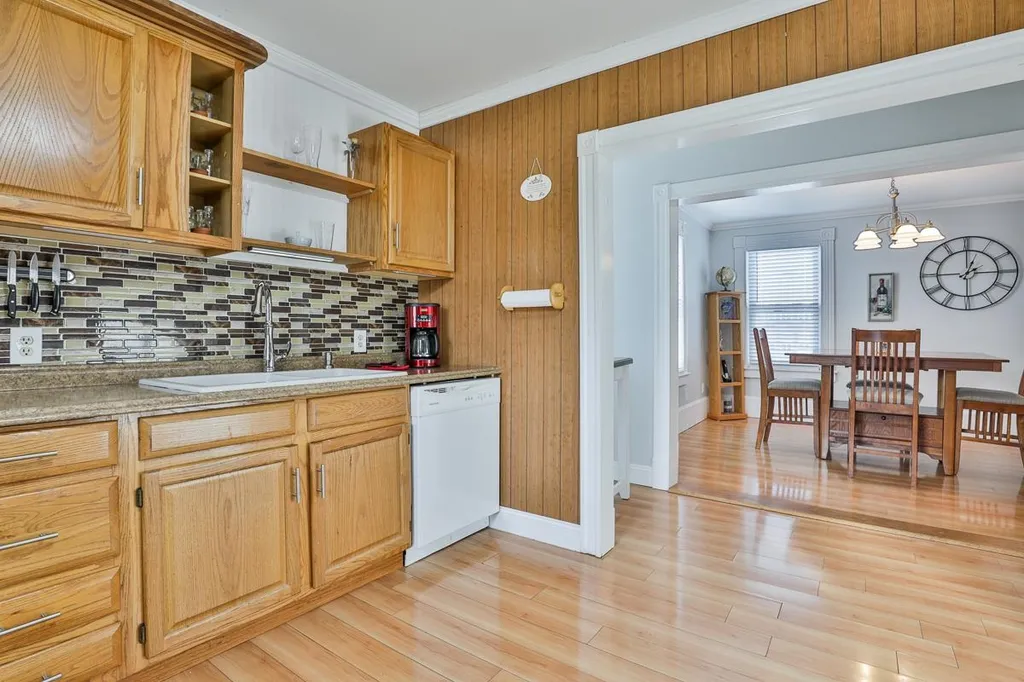 79 Whitney Street Nashua NH 03064