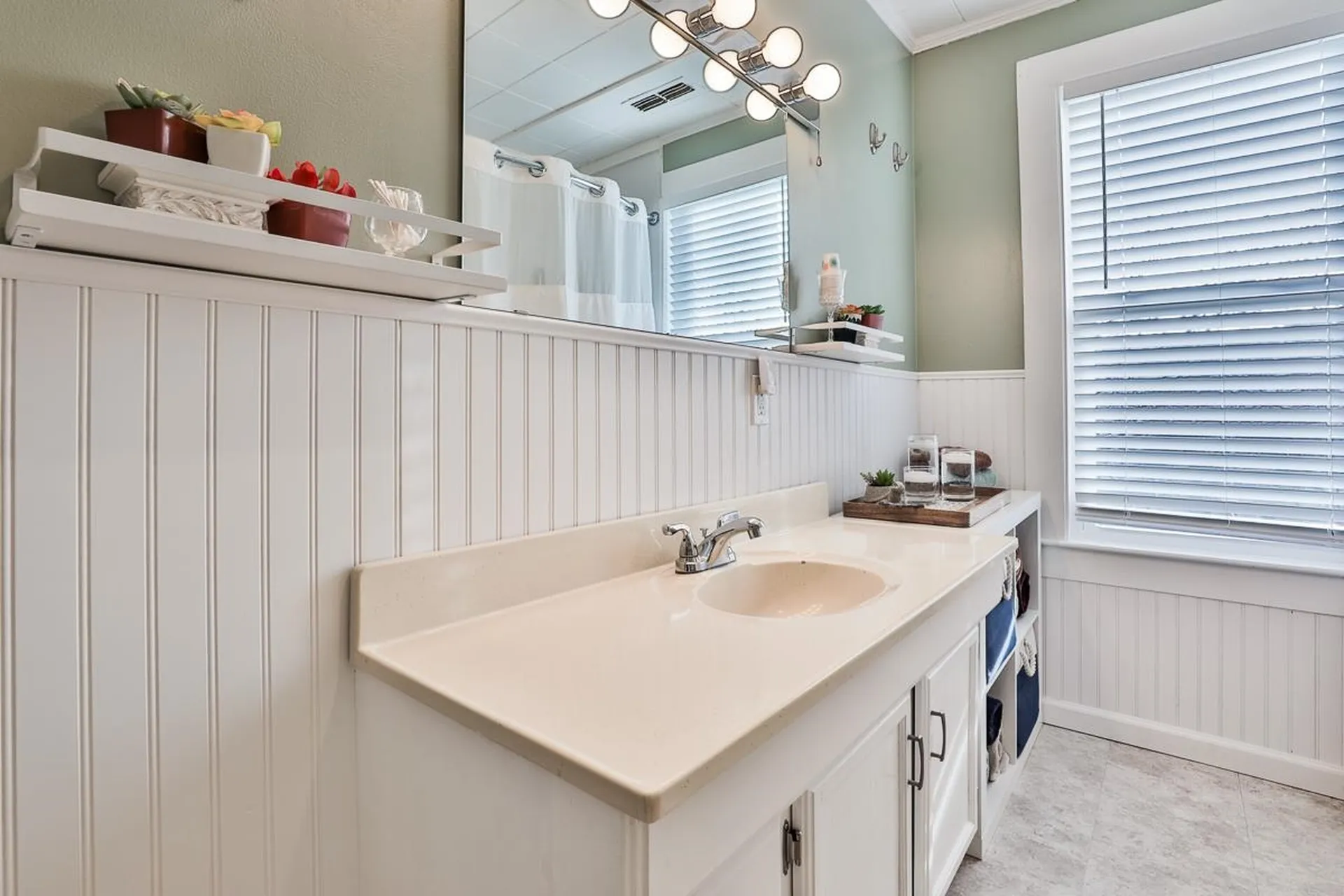 79 Whitney Street Nashua NH 03064