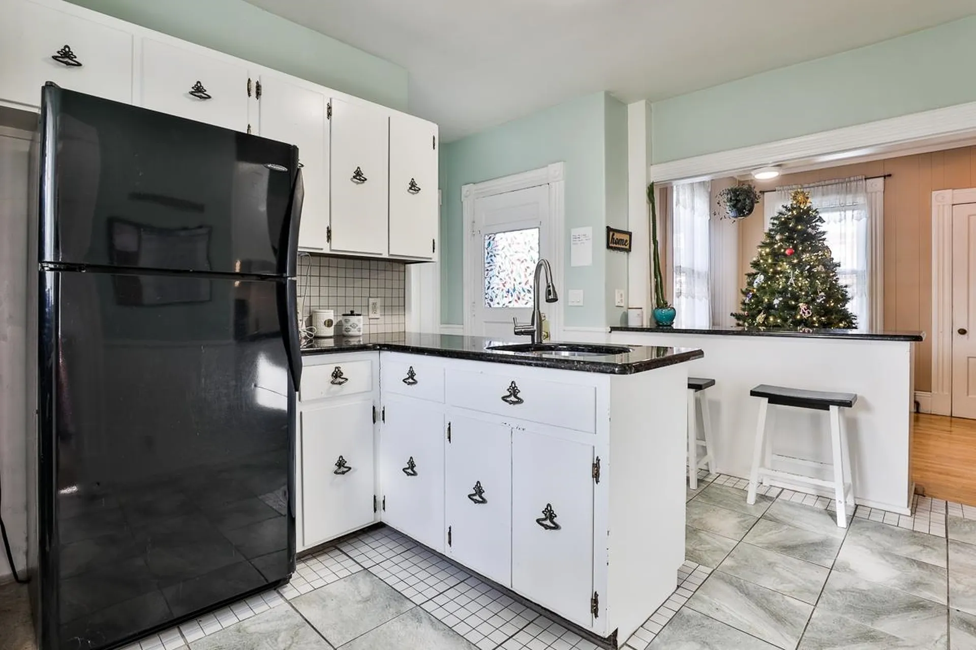 79 Whitney Street Nashua NH 03064