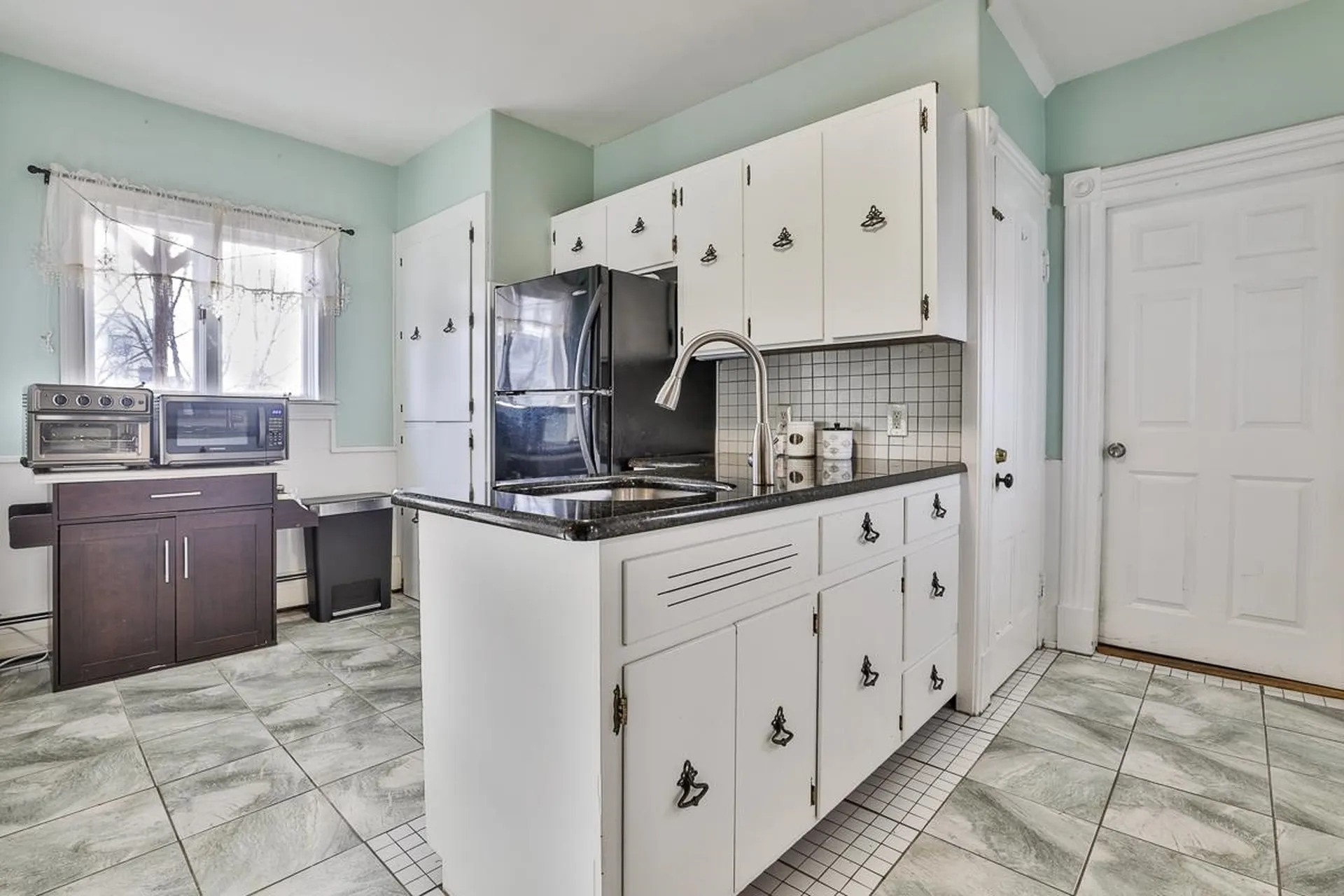 79 Whitney Street Nashua NH 03064