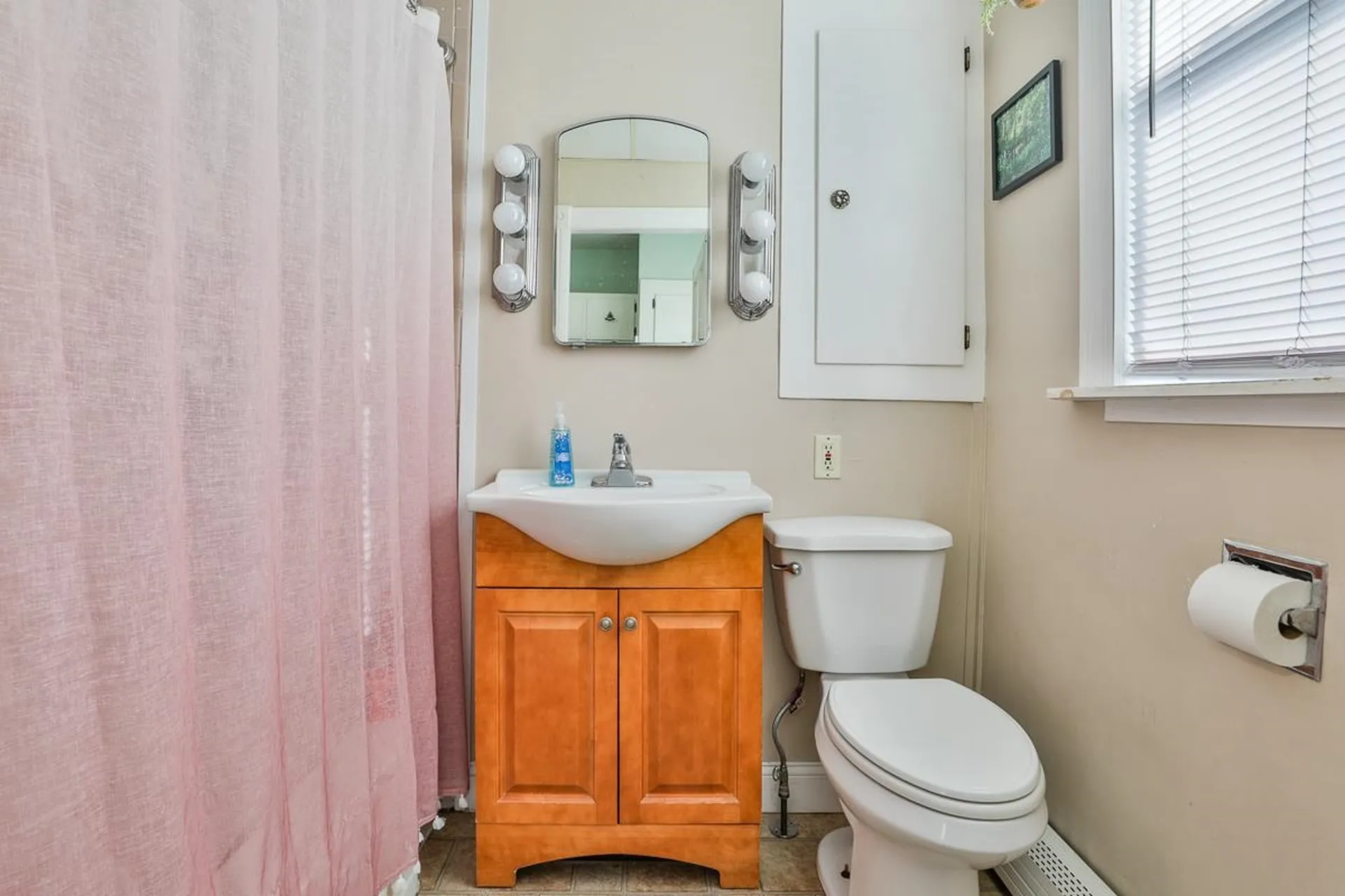 79 Whitney Street Nashua NH 03064
