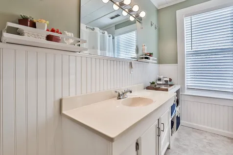 79 Whitney Street Nashua NH 03064