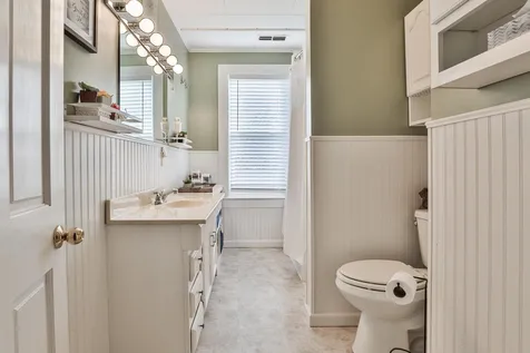 79 Whitney Street Nashua NH 03064