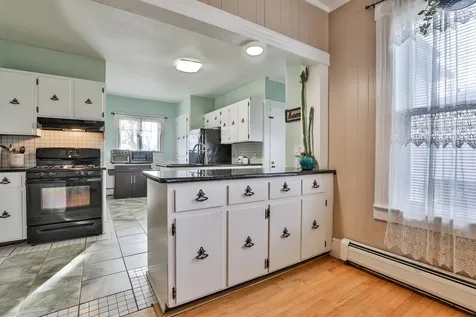 79 Whitney Street Nashua NH 03064