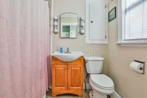 79 Whitney Street Nashua NH 03064