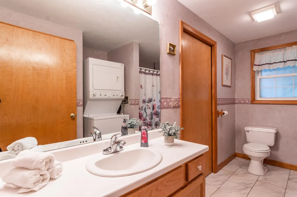 15 Tamarack Court Manchester NH 03103