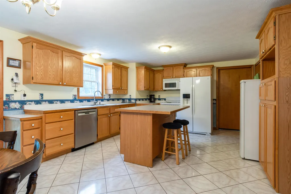 15 Tamarack Court Manchester NH 03103