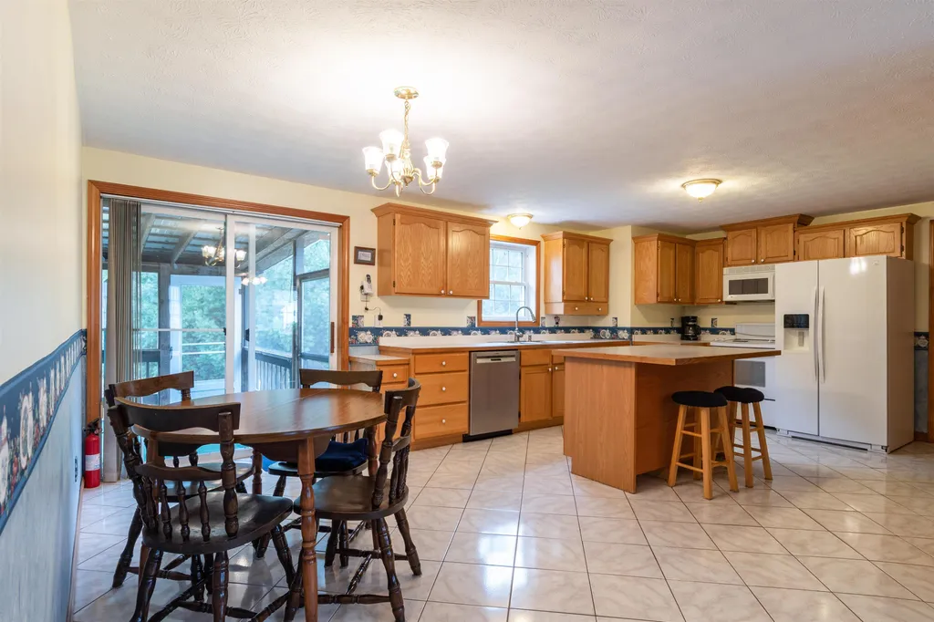 15 Tamarack Court Manchester NH 03103