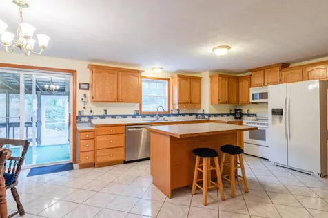 15 Tamarack Court Manchester NH 03103