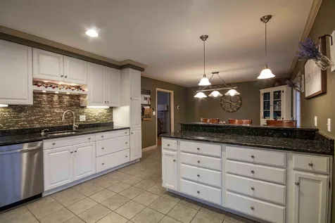 7 Gordon Drive Londonderry NH 03053